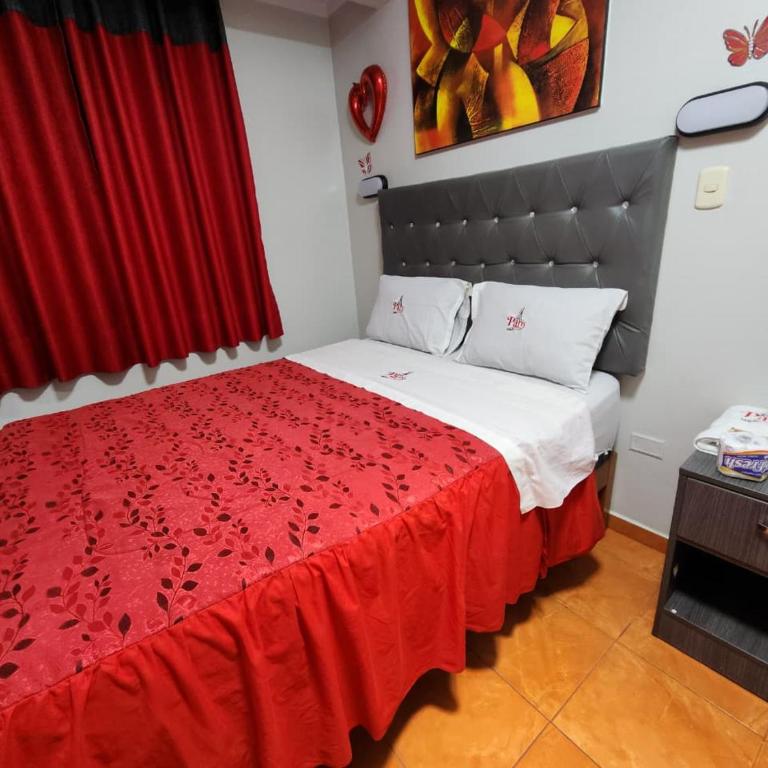 Visita Lima con excelente ubicación, wifi gratis y vistas en "Hostal Paris" - Habitación Doble con bañera de hidromasaje - 9