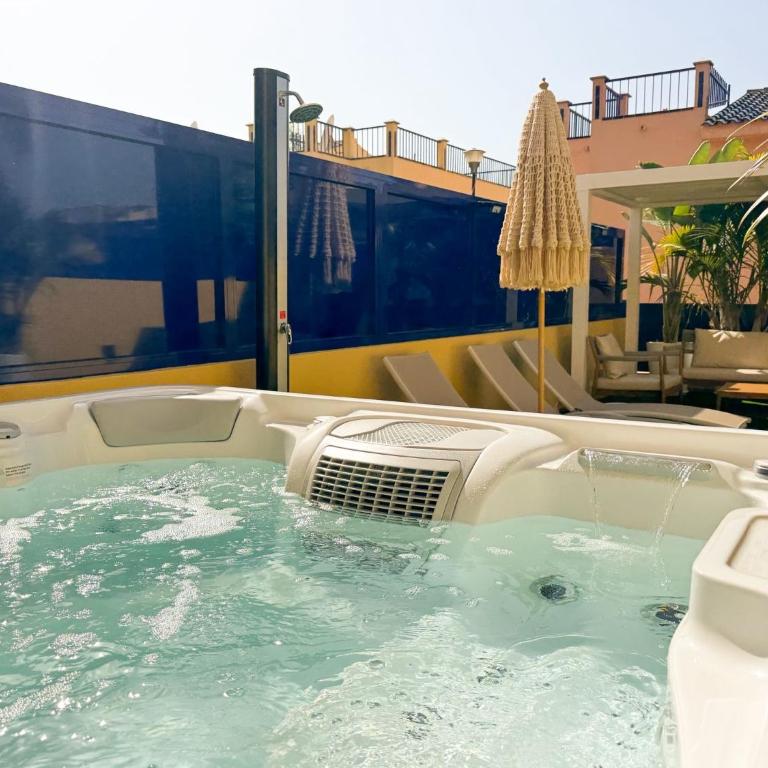 Oasis Beach Home Meloneras with jacuzzi - Four-Bedroom Vacation Home - 41