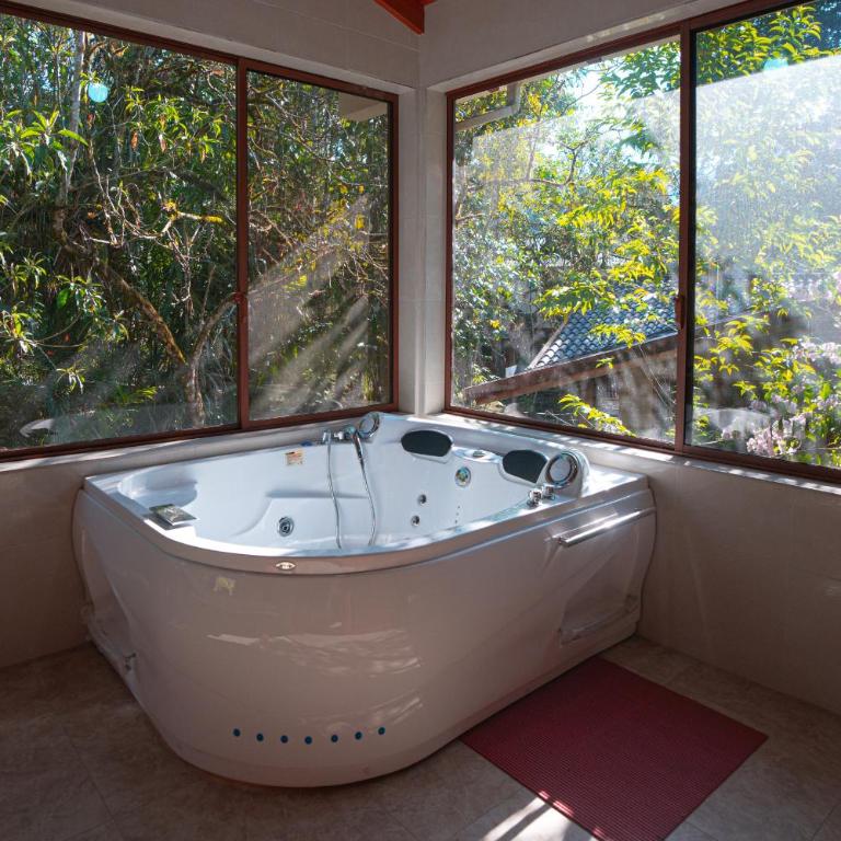 Hostería Mindo Mágico - Suite Deluxe con bañera de hidromasaje - 7