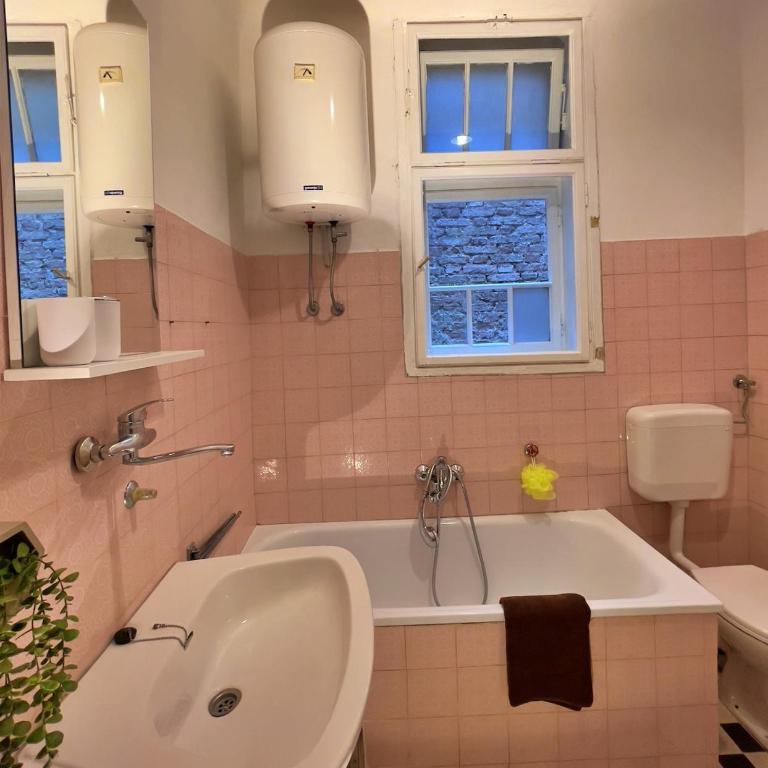 Sarajevo Main Street Residence - Apartman sa 2 Spavaće Sobe i Balkonom - 24
