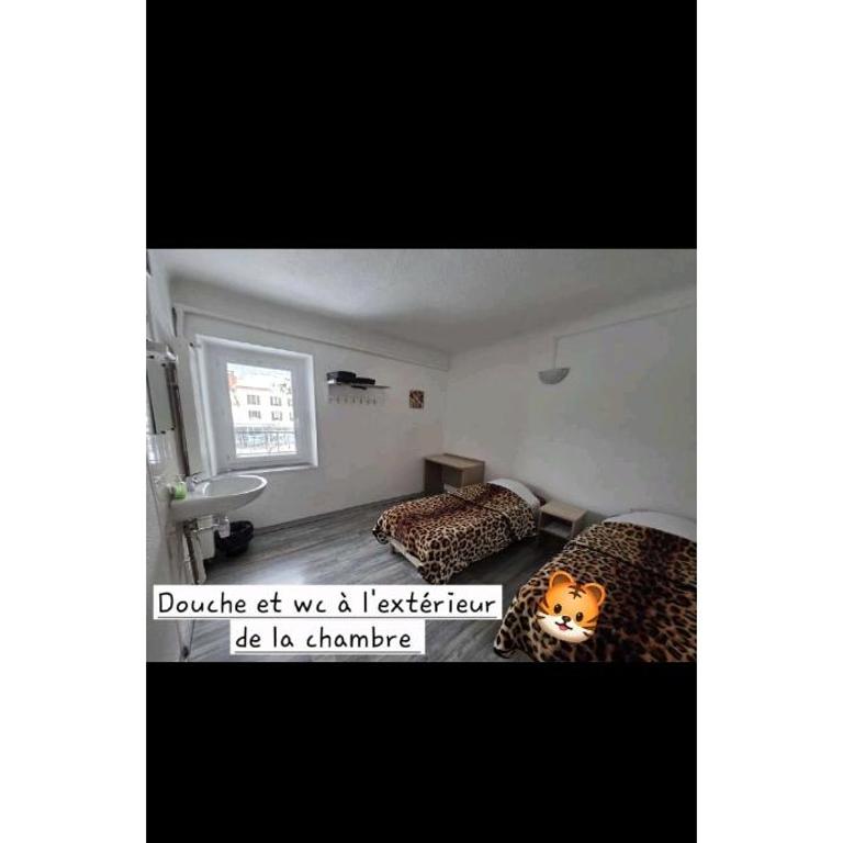 Hotel de la Gare - Chambre Double ou Lits Jumeaux avec Salle de Bains Commune - 1