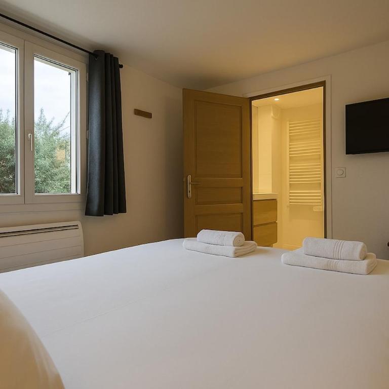 La Maison du Soleil Spacious Villa with Garden - Villa - Vue sur Jardin - 13