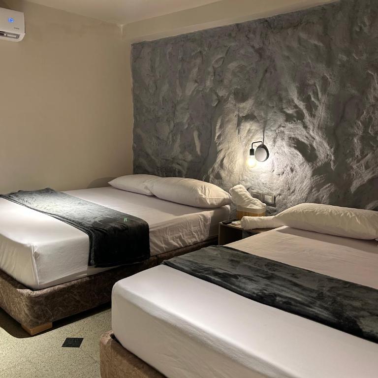 Casa Kyros Boutique - Deluxe Family Room - 26