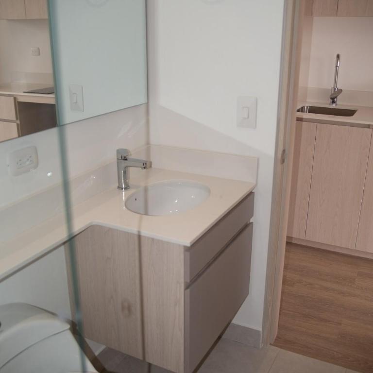 Loft Moderno con Vista a Monserrate, Cerca a Corferias Embajada USA y CAS, Petfriendly , con Parking, Centro historico y Candelaria - Apartamento de 1 dormitorio - 26