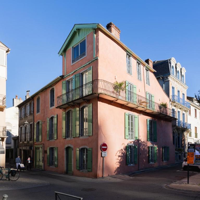 2 pièces d'architecte balcon couvert face Thermes - Appartement 1 Chambre - 4