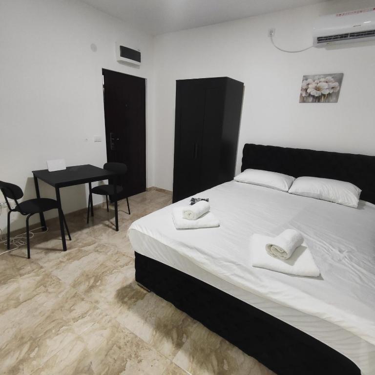 Rea Apartments - One-Bedroom Apartment - 1