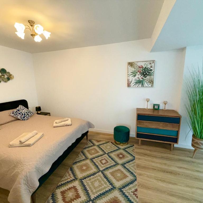 Beachfront Penthouse! - Three-Bedroom Apartment - 17