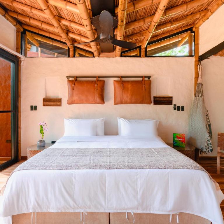 Kawa Bamboo Retreat - King Room with Balcony - 5