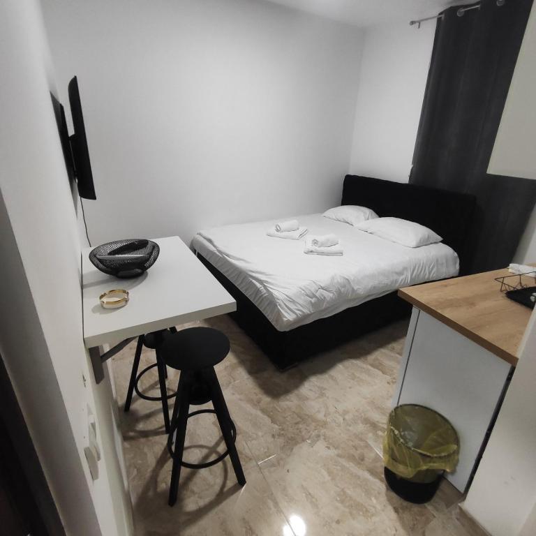 Rea Apartments - Standard Studio - 4