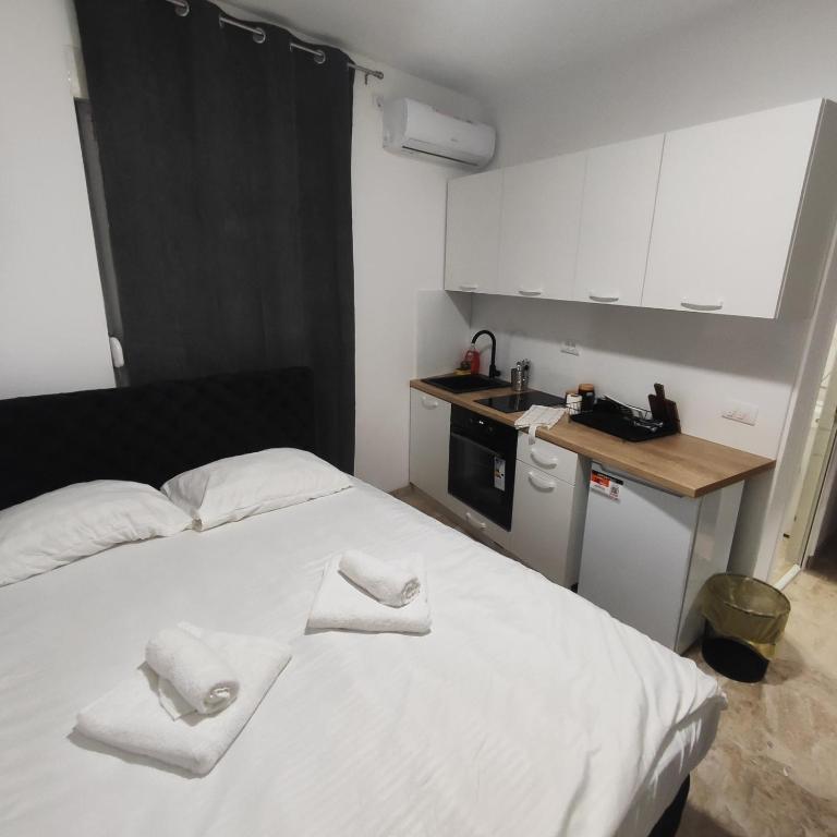 Rea Apartments - Standard Studio - 2