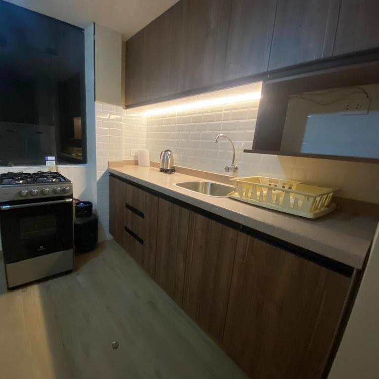 Departamento moderno con parking cerca de la Plaza de Armas - Three-Bedroom Apartment - 2