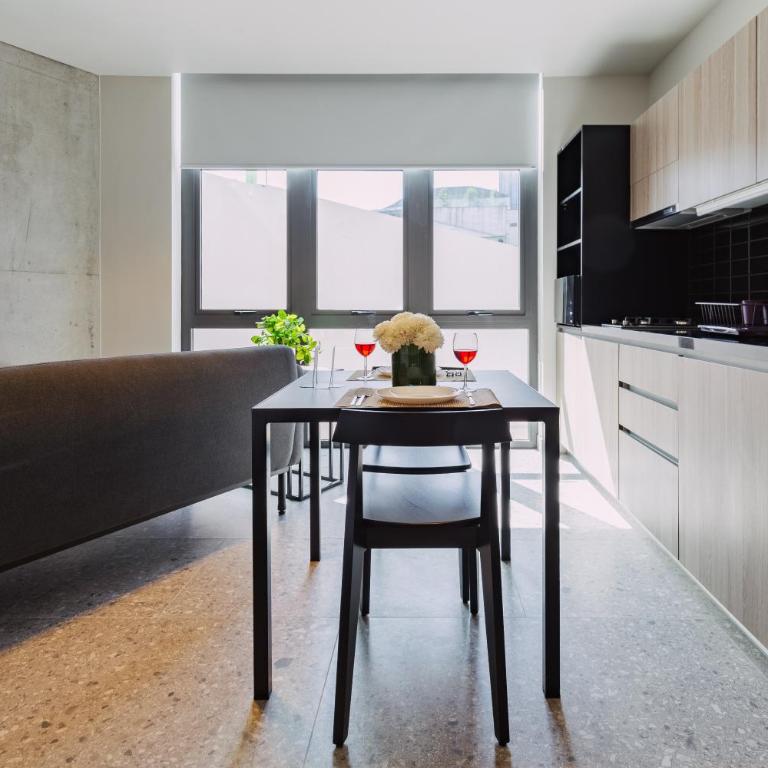 Bright & Modern Studio w/ Gym & Pool | VIATO HOMES - Estudio - 8