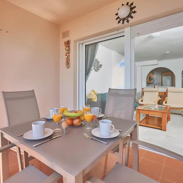 Jardines Beach Front - Two-Bedroom Apartment with Sea View - 7