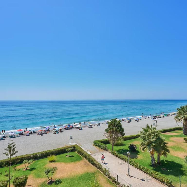 Jardines Beach Front - Two-Bedroom Apartment with Sea View - 5