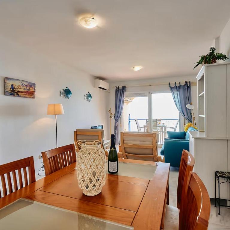 Jardines Beach Front - Two-Bedroom Apartment with Sea View - 14