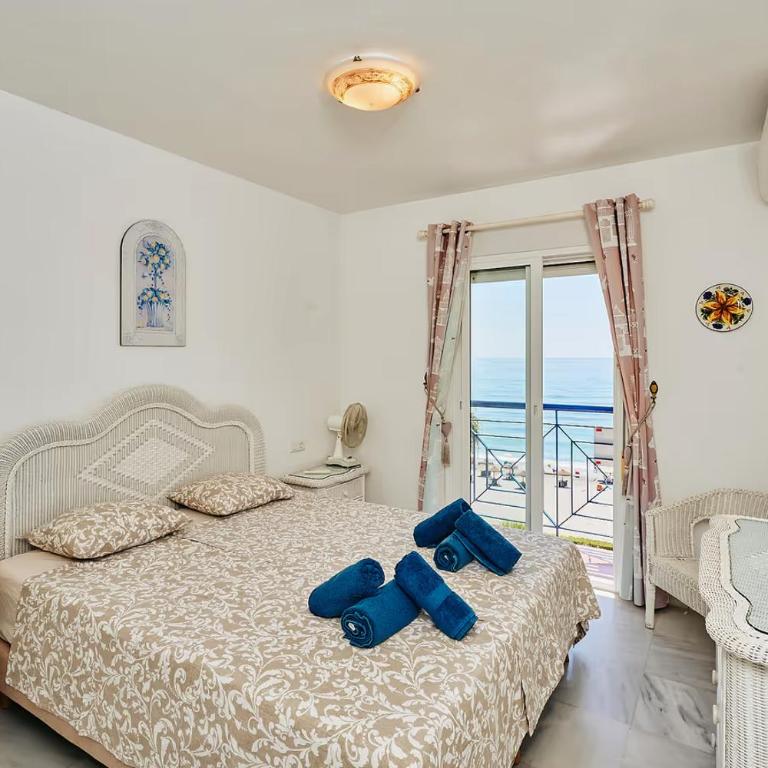 Jardines Beach Front - Two-Bedroom Apartment with Sea View - 22