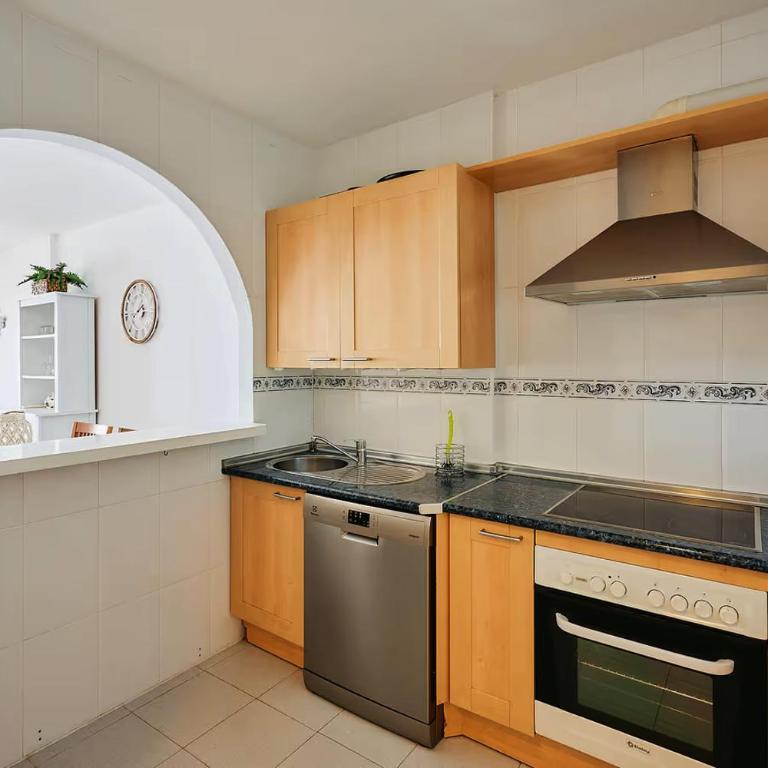 Jardines Beach Front - Two-Bedroom Apartment with Sea View - 18