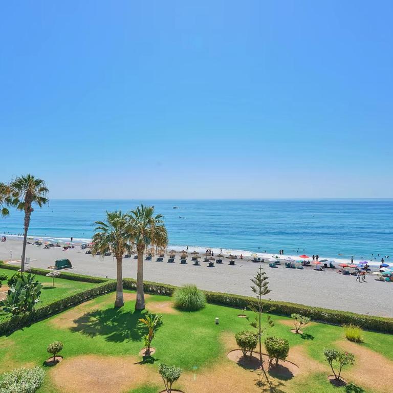 Jardines Beach Front - Two-Bedroom Apartment with Sea View - 6