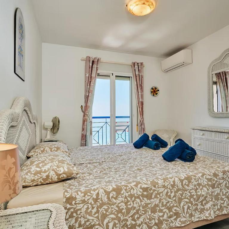 Jardines Beach Front - Two-Bedroom Apartment with Sea View - 20