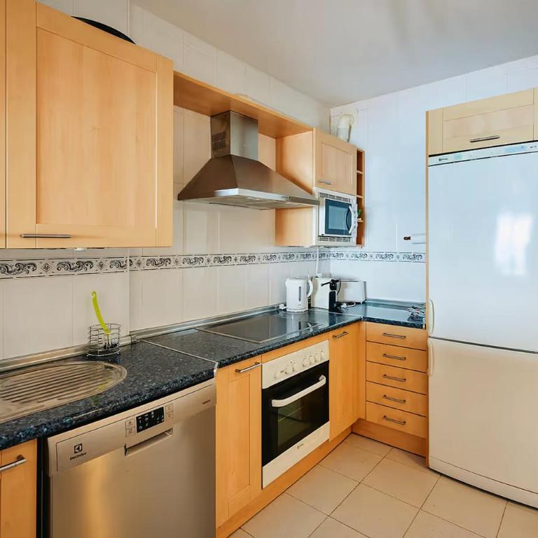 Jardines Beach Front - Two-Bedroom Apartment with Sea View - 16