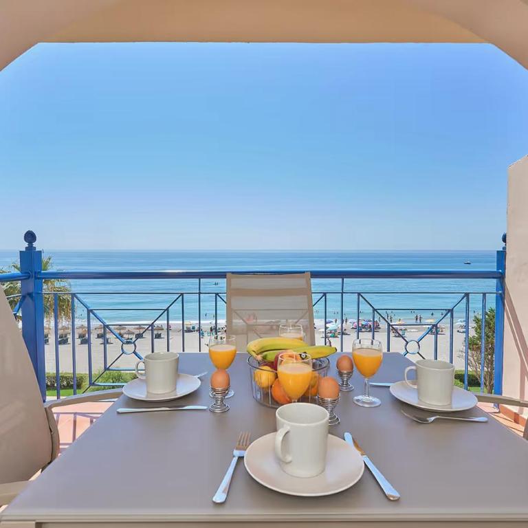Jardines Beach Front - Two-Bedroom Apartment with Sea View - 1