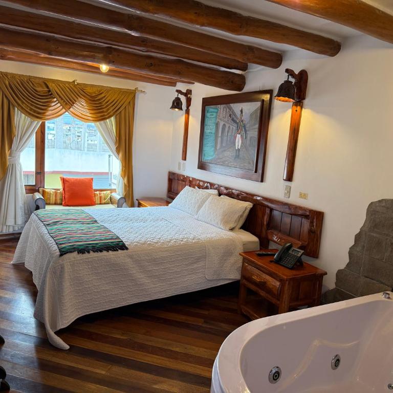 Hotel Maderanegra By Huasicama - Habitación con cama grande y bañera de hidromasaje - 2