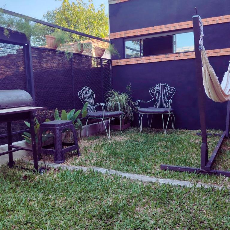 Habitación con patio pequeño a 5 min del Aeropuerto - Apartamento de 1 dormitorio - 15