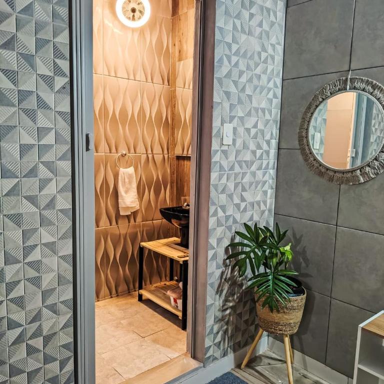 Habitación con patio pequeño a 5 min del Aeropuerto - Apartamento de 1 dormitorio - 21
