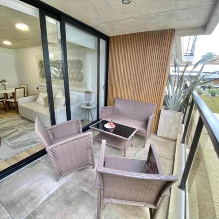 Modern beachfront apartment with pool - One-Bedroom Apartment - 2