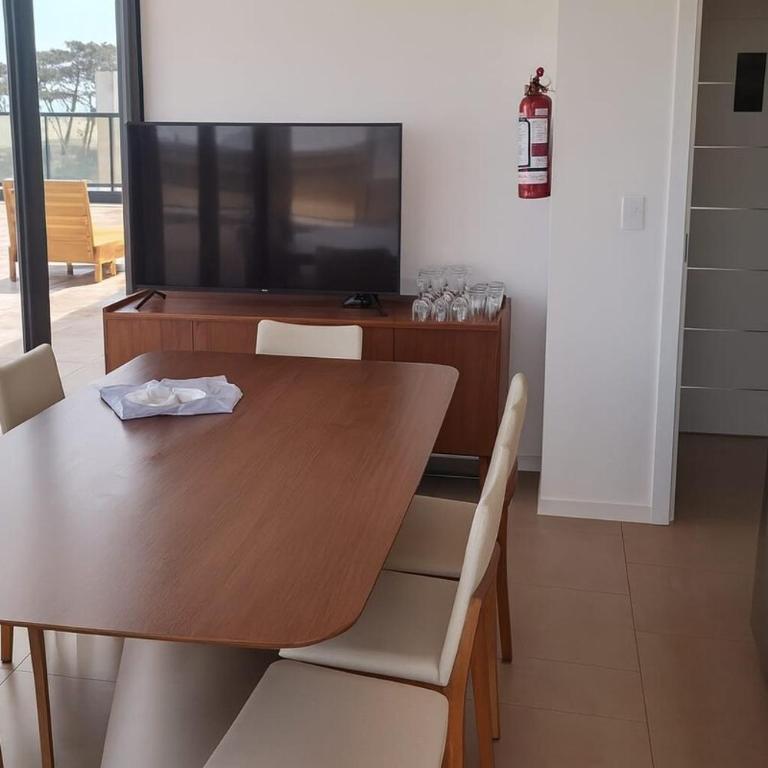 Modern beachfront apartment with pool - One-Bedroom Apartment - 11