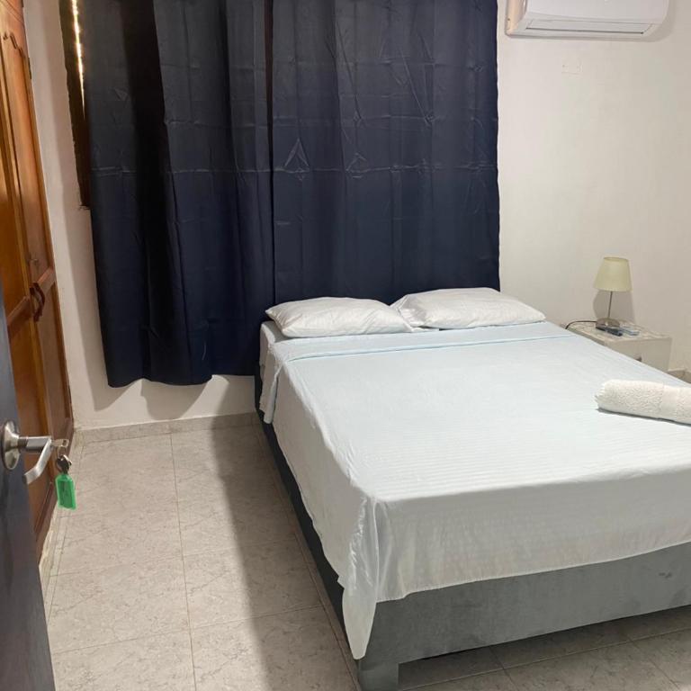 Habitación Cerca al Aeropuerto # 4 - Double Room with Private Bathroom - 2
