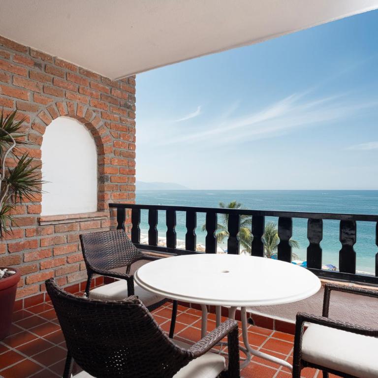 2BR Oceanside Resort Condo Pool & Private Beach - Apartamento de 2 dormitorios - Frente al océano - 1
