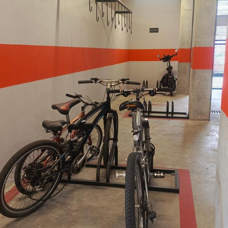 Loft Moderno con Vista a Monserrate, Cerca a Corferias Embajada USA y CAS, Petfriendly , con Parking, Centro historico y Candelaria - Apartamento de 1 dormitorio - 74