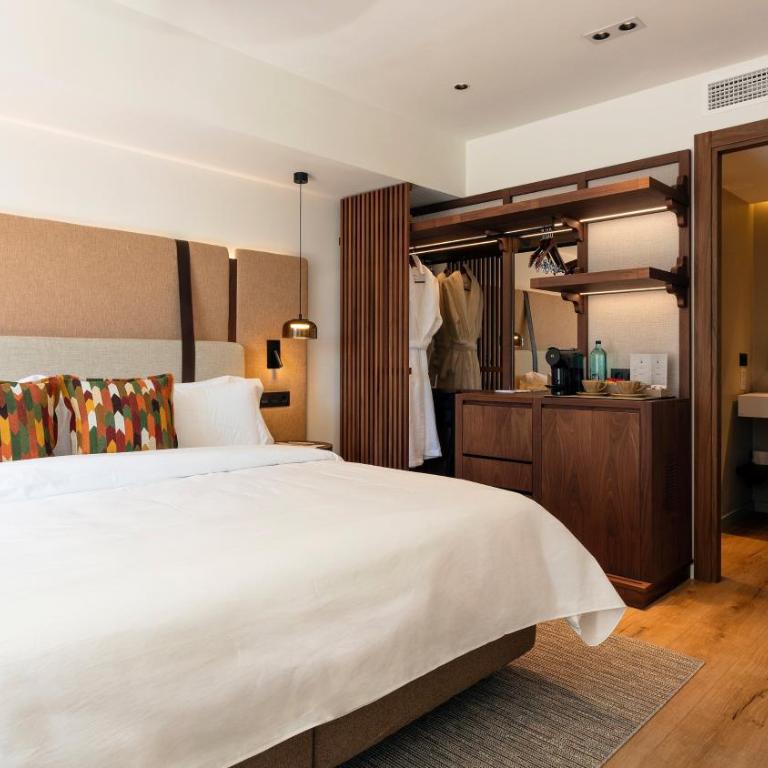 Hotel Indigo Gandia Beach by IHG - Habitación Premium con bañera independiente - Cama extragrande - 8