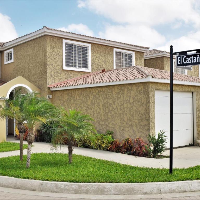 Casa moderna en urbanización privada - Three-Bedroom House - 1