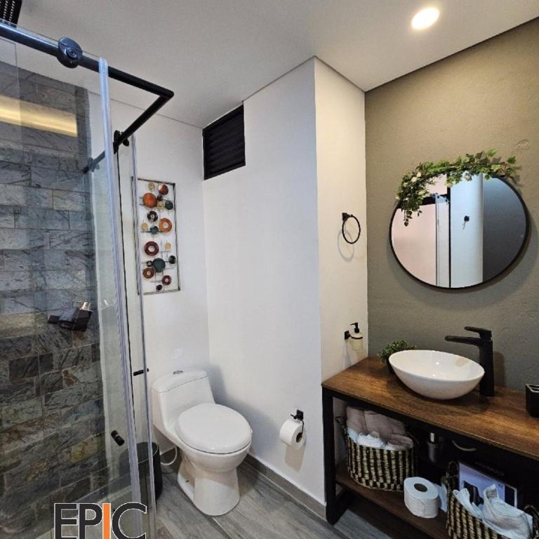 Epic Suite 209 Deluxe Airport - Deluxe Queen Suite - 5