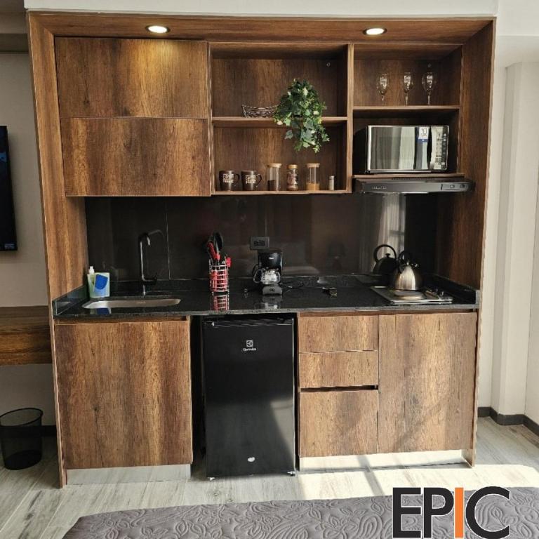 Epic Suite 209 Deluxe Airport - Deluxe Queen Suite - 9