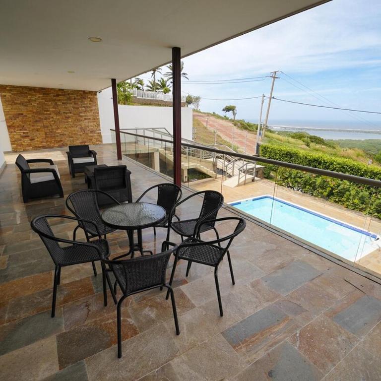 Casa Juliana vista al mar piscina y jacuzzi - Three-Bedroom House - 11