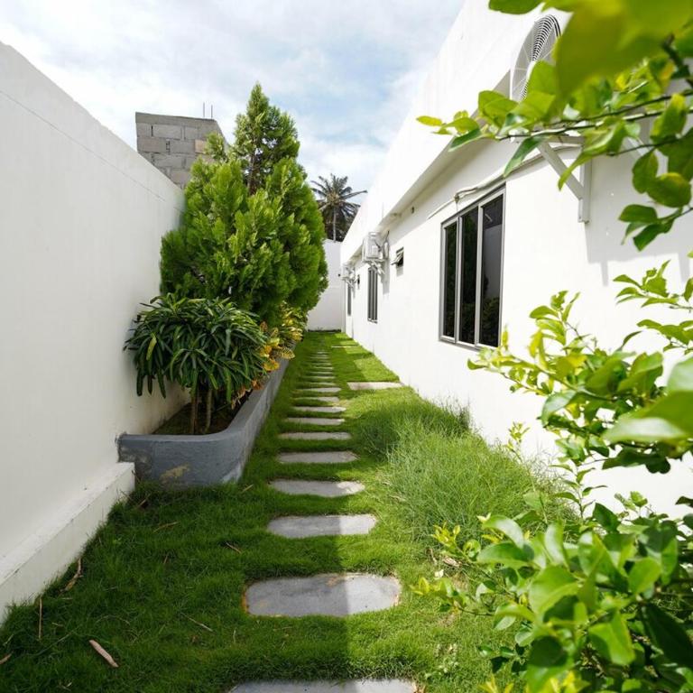 Casa Juliana vista al mar piscina y jacuzzi - Three-Bedroom House - 12