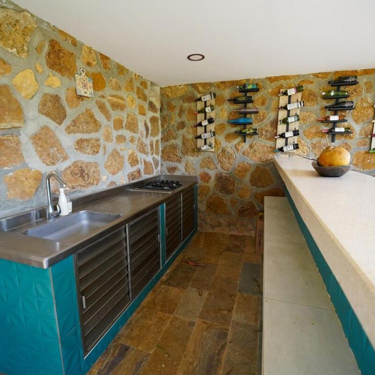 Casa Juliana vista al mar piscina y jacuzzi - Three-Bedroom House - 24