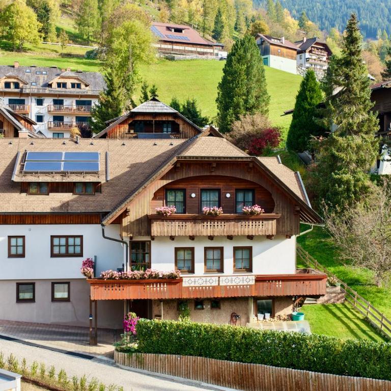 Haralds Ferienwohnungen - Apartment mit 1 Schlafzimmer und Balkon - 1