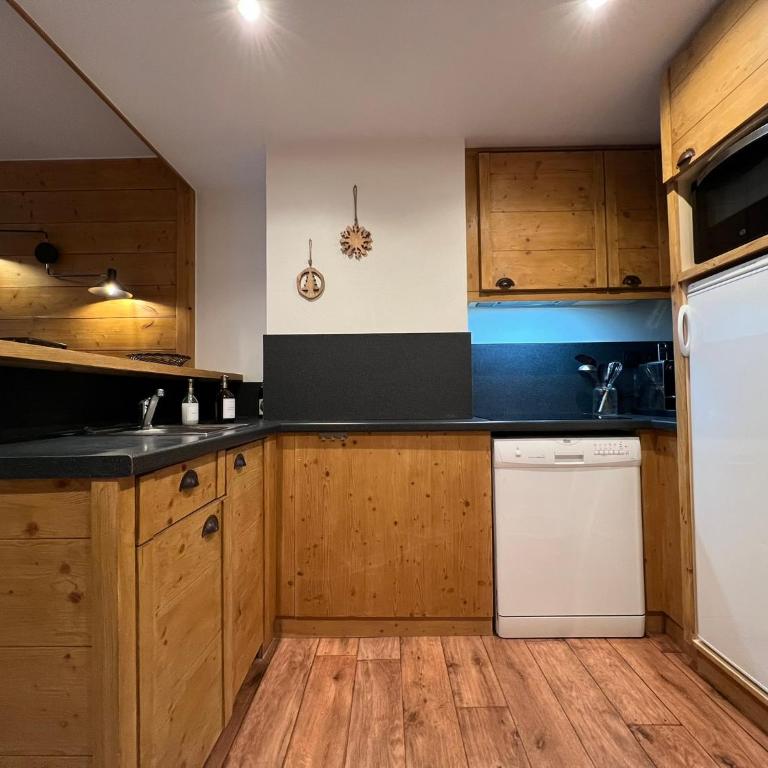 BELLE PLAGNE - LES NEREIDES - Les deux flocons - Two-Bedroom Apartment with View - 3