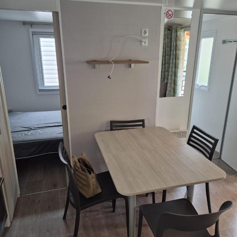 Vias plage "MER & SOLEIL" Mobil home camping La Carabasse 6 a 8 personnes - Mobile Home - 9