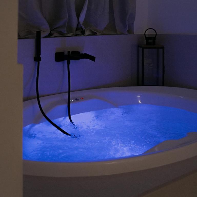 San Michele Rooms & Private Spa - via Santa Cesarea - Queen Room with Spa Bath - 14
