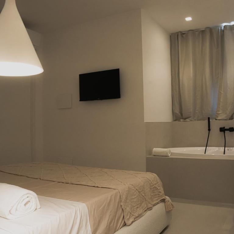 San Michele Rooms & Private Spa - via Santa Cesarea - Queen Room with Spa Bath - 5