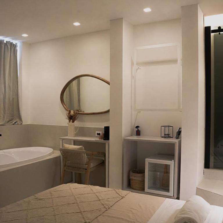 San Michele Rooms & Private Spa - via Santa Cesarea - Queen Room with Spa Bath - 6