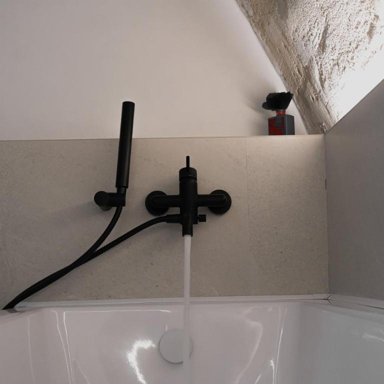 San Michele Rooms & Private Spa - via Santa Cesarea - Queen Room with Spa Bath - 21