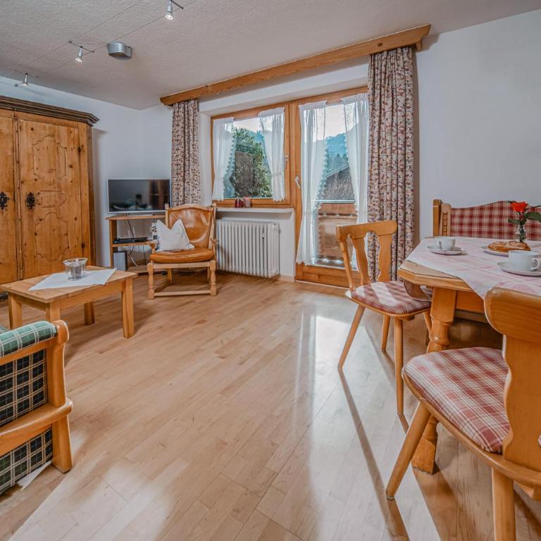 Haus Rosenbächle - Apartment mit 1 Schlafzimmer und Balkon - 8
