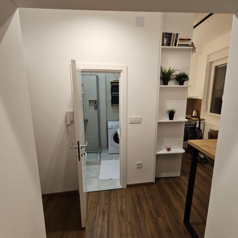 Studio 1920 - One-Bedroom Apartment - 16