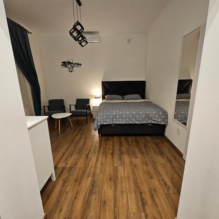 Studio 1920 - One-Bedroom Apartment - 6